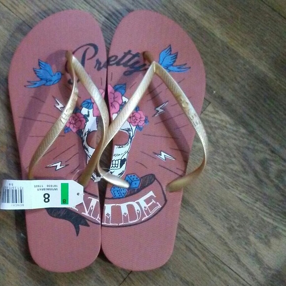 Bench NWT ladies flip flops! Size 8 - Picture 2 of 4